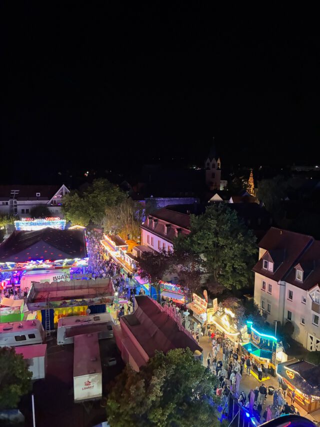 🍇🚒 Winzerfest 2026 – wir sind für euch im Einsatz!

Gestern haben wir den großen Winzerfestumzug abgesichert und heute Abend übernehmen wir die Pager-Rufbereitschaft. 📟

Während ihr feiert, sorgen wir dafür, dass im Ernstfall schnell Hilfe da ist. 🚨 Wir wünschen euch weiterhin viel Spaß auf dem Winzerfest! 🥳🍷🎆

#grossumstadt #winzerfestinumstadt #winzerfest