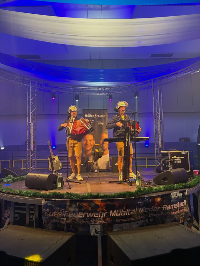 Oktoberfeststimmung beim Kreiskameradschaftsabend 🍻🥨
 Gemeinsam mit den Feuerwehren aus dem Landkreis verbrachten wir gestern einen geselligen Abend in Nieder-Ramstadt. Für beste Stimmung sorgten @die_rodensteiner 🎶
 Vielen Dank an die @ffnrev für die Ausrichtung und Bewirtung!

📸 Weitere Fotos auf ffsemd.de
